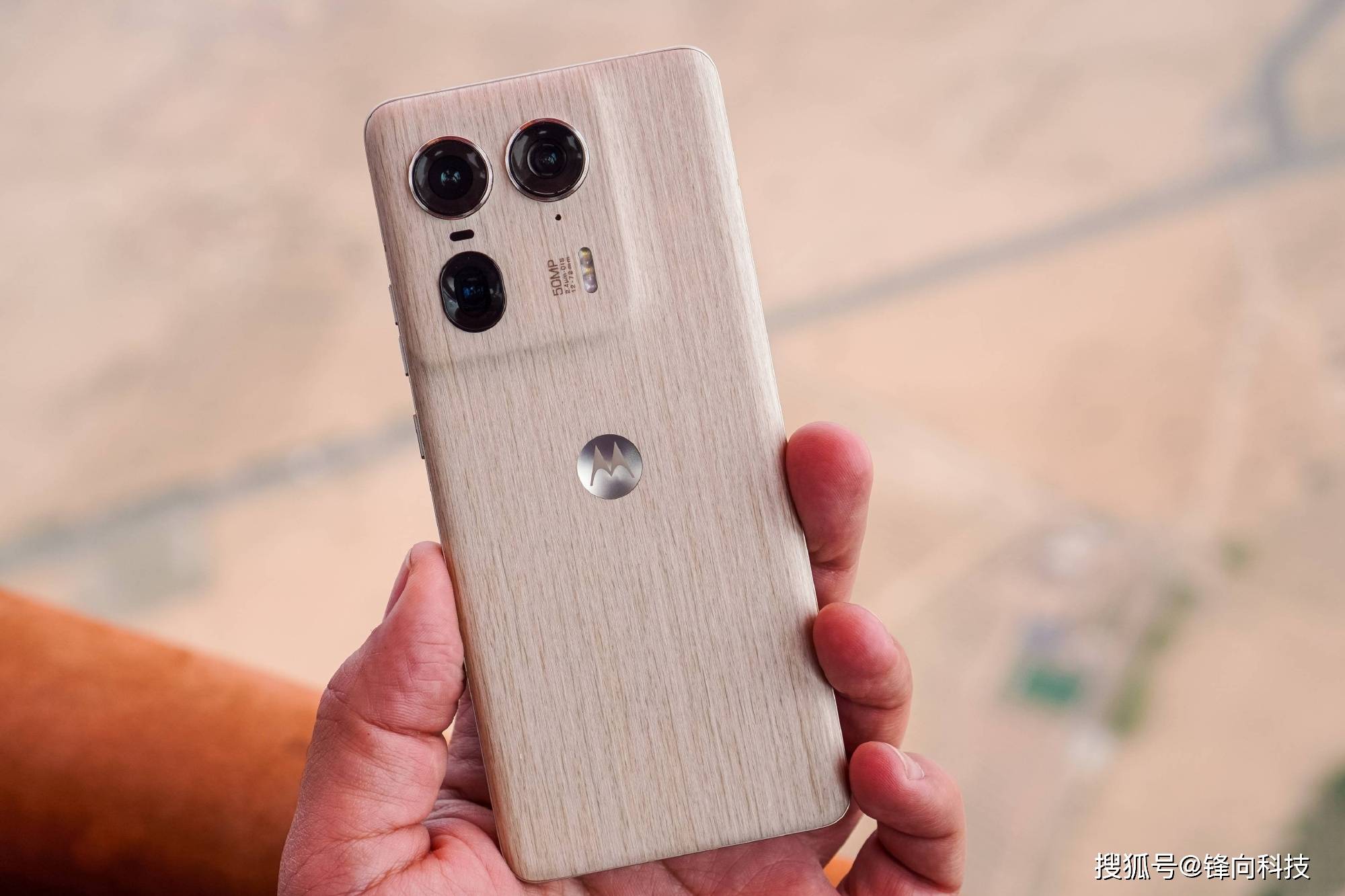 摩托罗拉要发新机,联想找来迪丽热巴,管用吗?