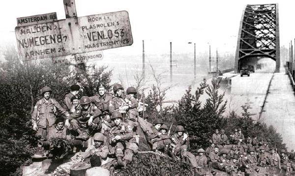 1944年的西欧战场,明明占尽优势,却架不住英国人太坑死伤无数