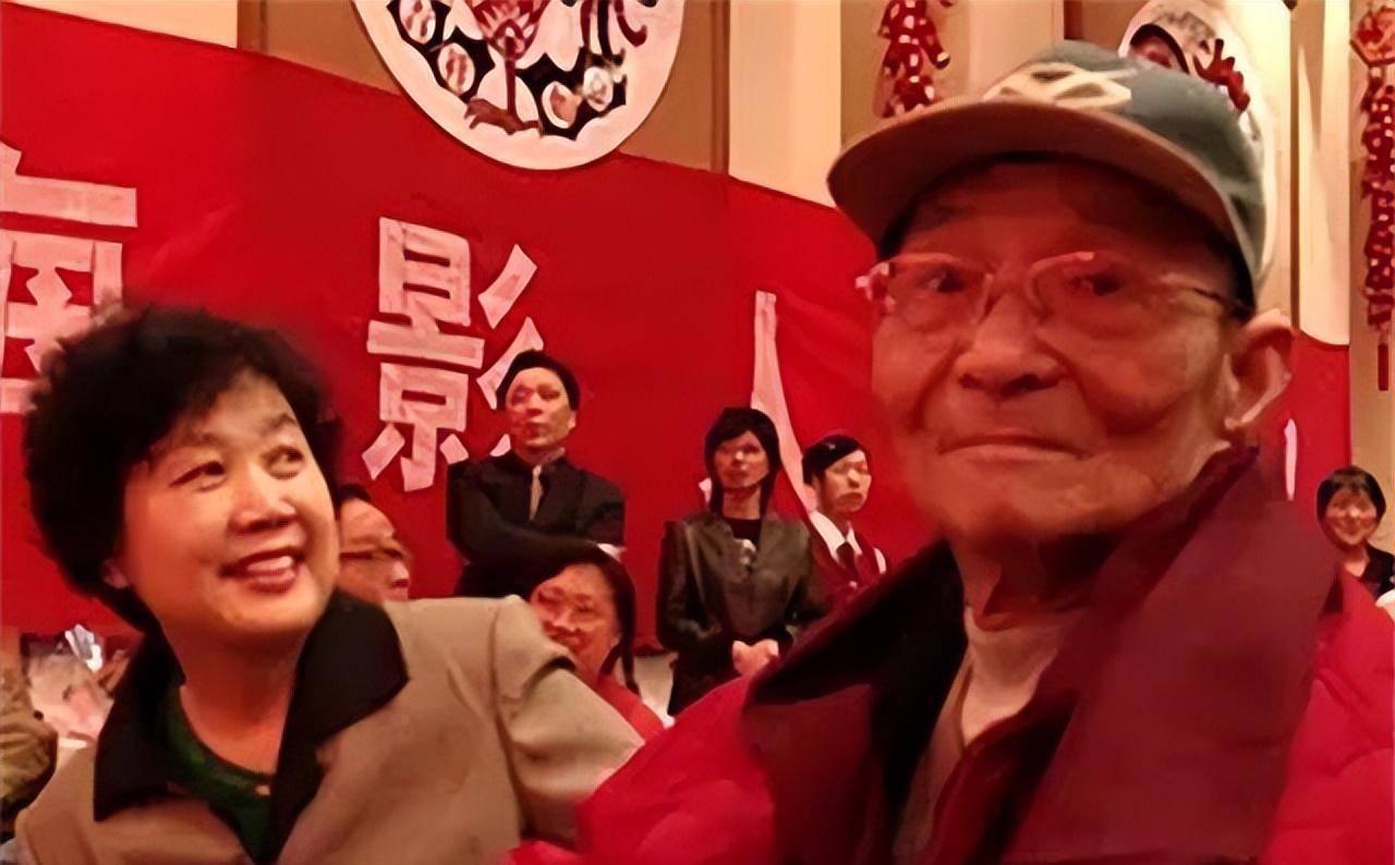 陈述:演《渡江侦察记》出名,晚年病重二妻筹钱,死后子女争房产_李波