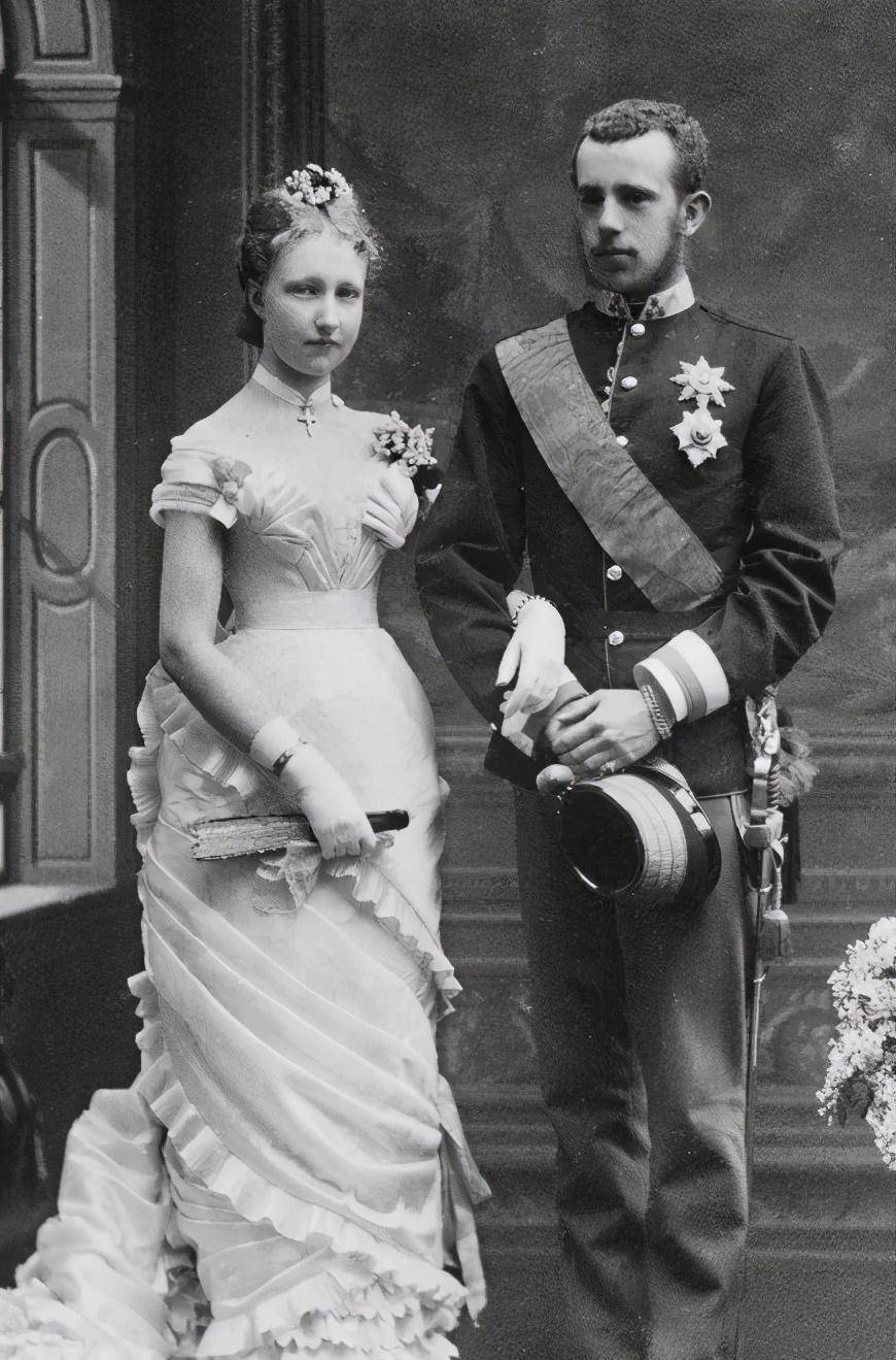 父亲反对,下嫁匈牙利伯爵↓大姐露易丝嫁给了萨克斯科堡的菲利普王子