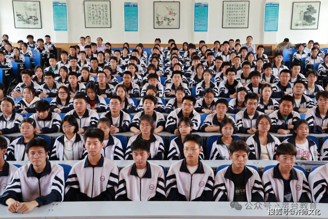 灵台一中举行京喜(甘肃)科技有限公司捐赠助学物资发放仪式