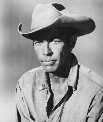 1973年李小龙葬礼,来了六个神秘的扶灵人:都是国外的显赫人物_伊诺山_