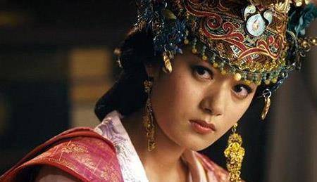 萧观音见他如此,便屡次劝诫,然而耶律洪基总是将此当作耳边风,甚至还