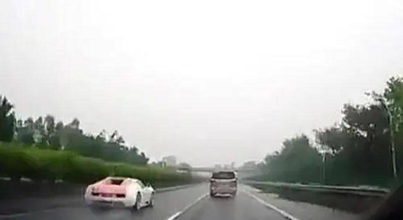 2017年三辆豪车带老人小孩云南旅游,引起警方怀疑,多人被判死刑