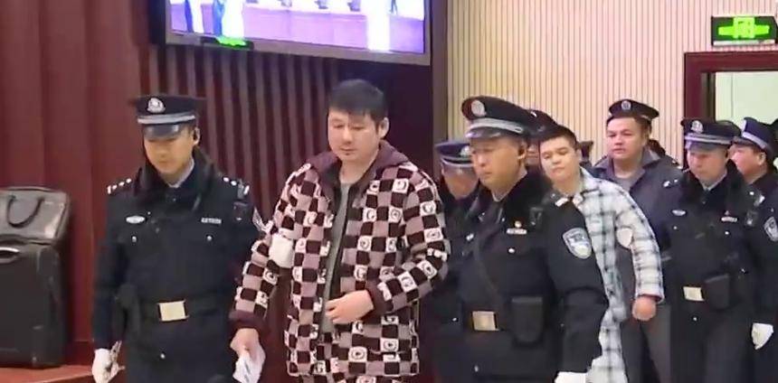 2017年,文三爷覆灭记:30亩别墅装现金,2000万买通协警逃狱_文烈宏