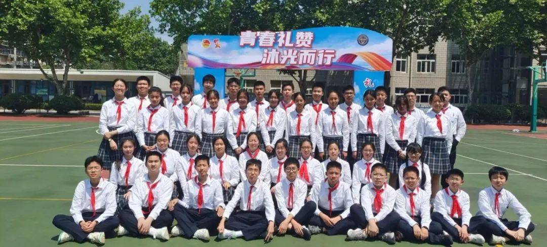 励志青春梦 ,礼赞一中情—南京市第一中学初中部初二年级青春仪式