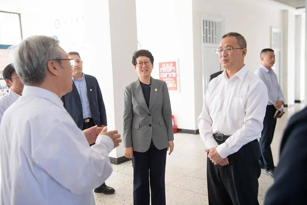 省委副书记张春林莅临山西中医药大学调研指导工作