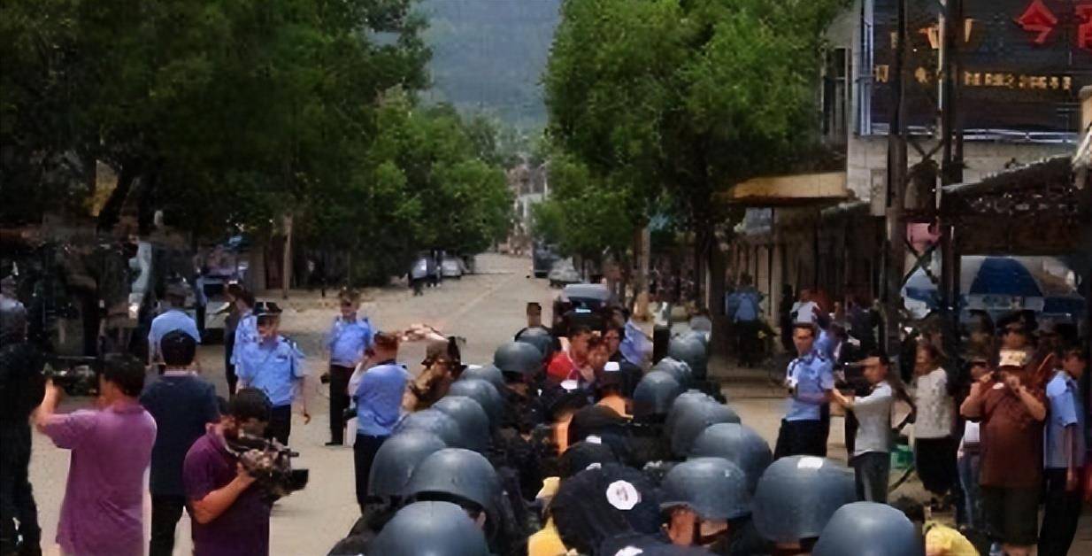 "青龙帮"覆灭记:帮主用杀猪刀称霸一方,被捕时搜出70把杀猪刀