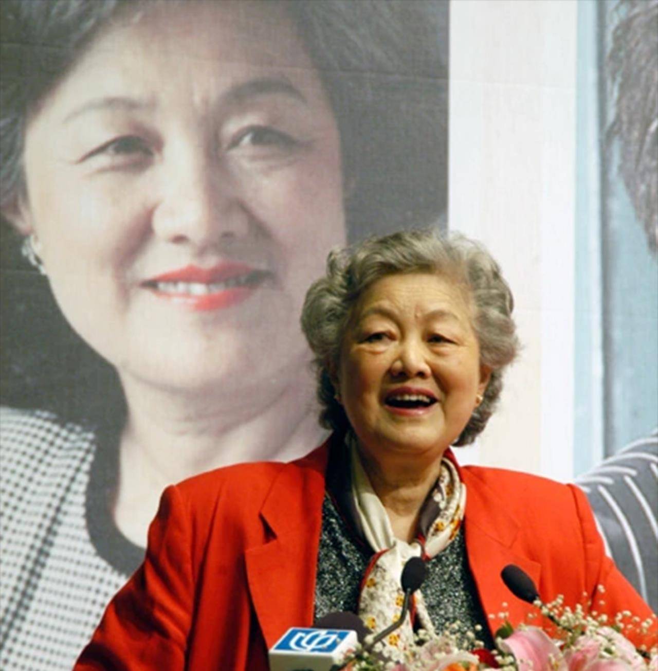 交际花谈雪卿:未婚先孕惨遭抛弃,生下一女儿家喻户晓_陈度_钢笔_上海