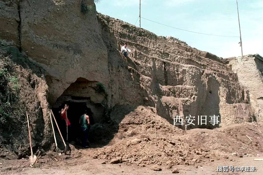 1937年九十月间,三十八军无线电台擅自在兴隆巷南口城墙上开挖防空洞