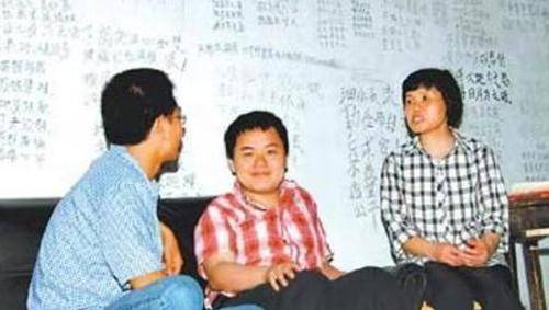 魏永康上课时,看起来并没有多努力,他只是听一遍讲课,写完作业就算完