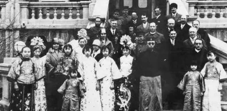 溥仪的贴身侍卫:不仅睡过正宫娘娘,还作恶多端,最后被毙于刑场_祁继忠