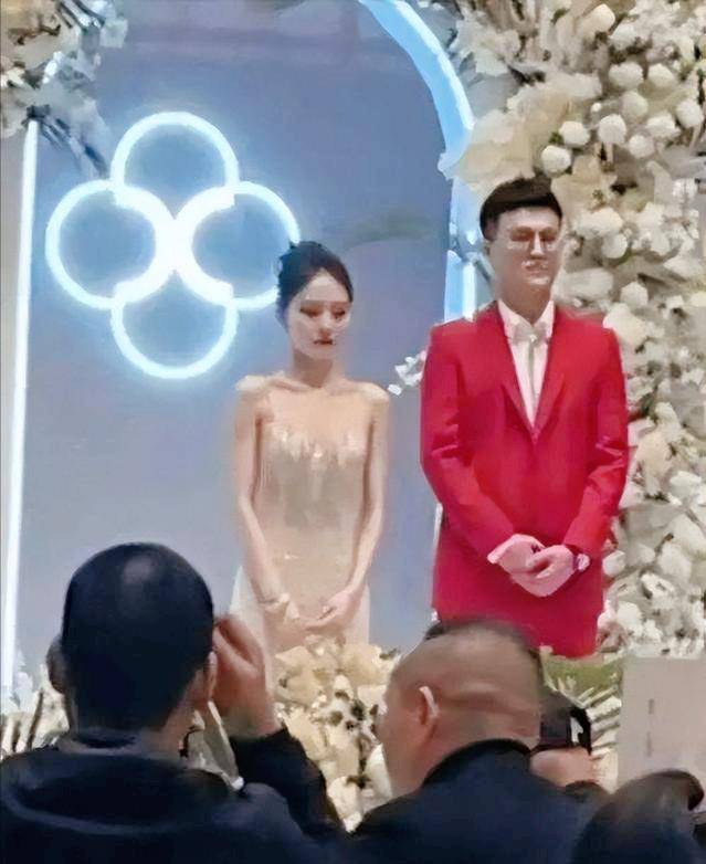 张科峰一下子愣在了原地,女友明明是回老家奔丧啊,怎么可能会结婚?