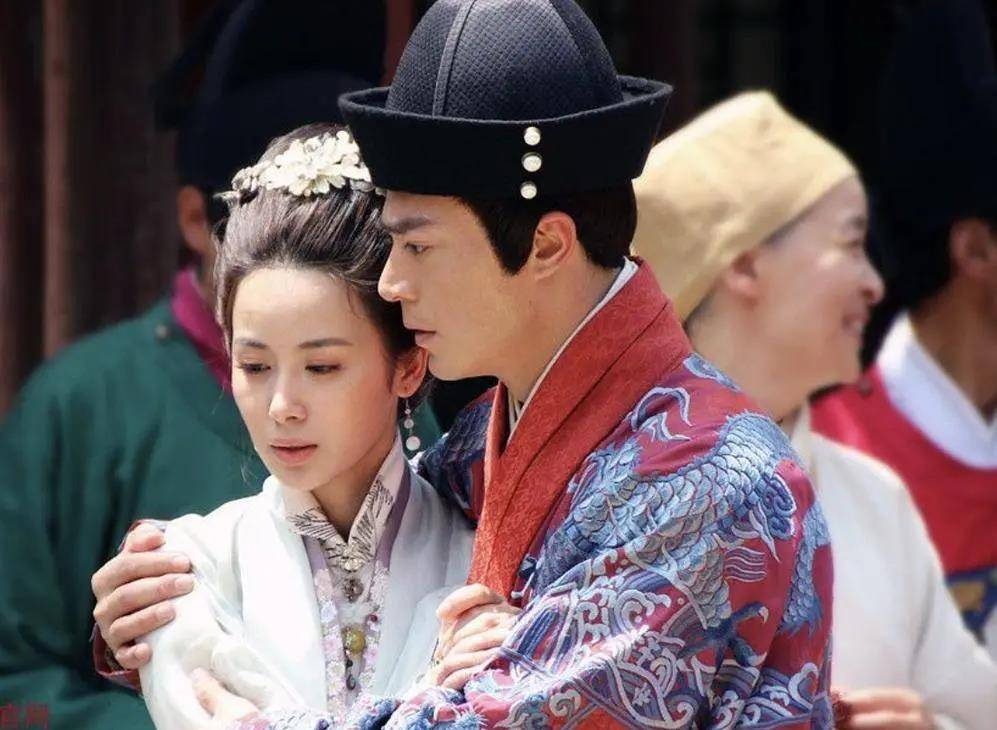 她又瞎又瘸,凭什么能让皇帝临终前也割舍不下,百官为她罢朝痛哭