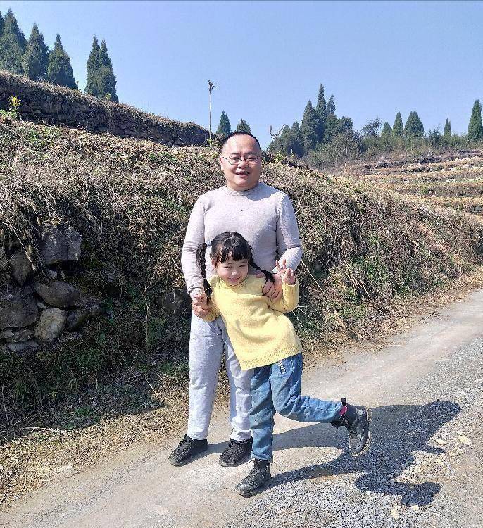 2021年11月18日,魏永康在湖南隆回出殡下葬.