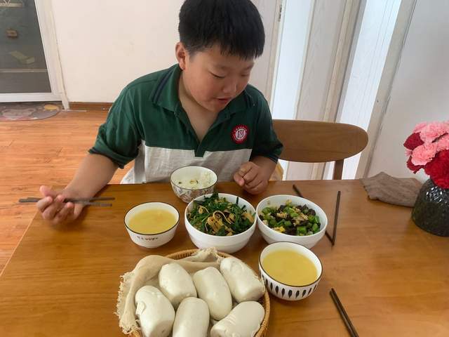 13岁男孩晒母子2人的早餐火了,网友:有个好妈妈,羡慕嫉妒!