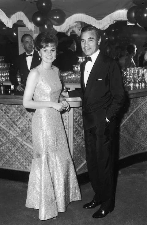 而她的丈夫鲁比罗萨的"事迹"更出名,他先后结过5次婚,其中两位妻子