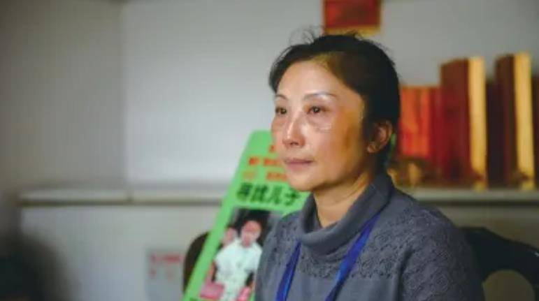 1991年3岁男孩被拐卖,父亲抑郁自杀,25年后母亲发现儿子是好友
