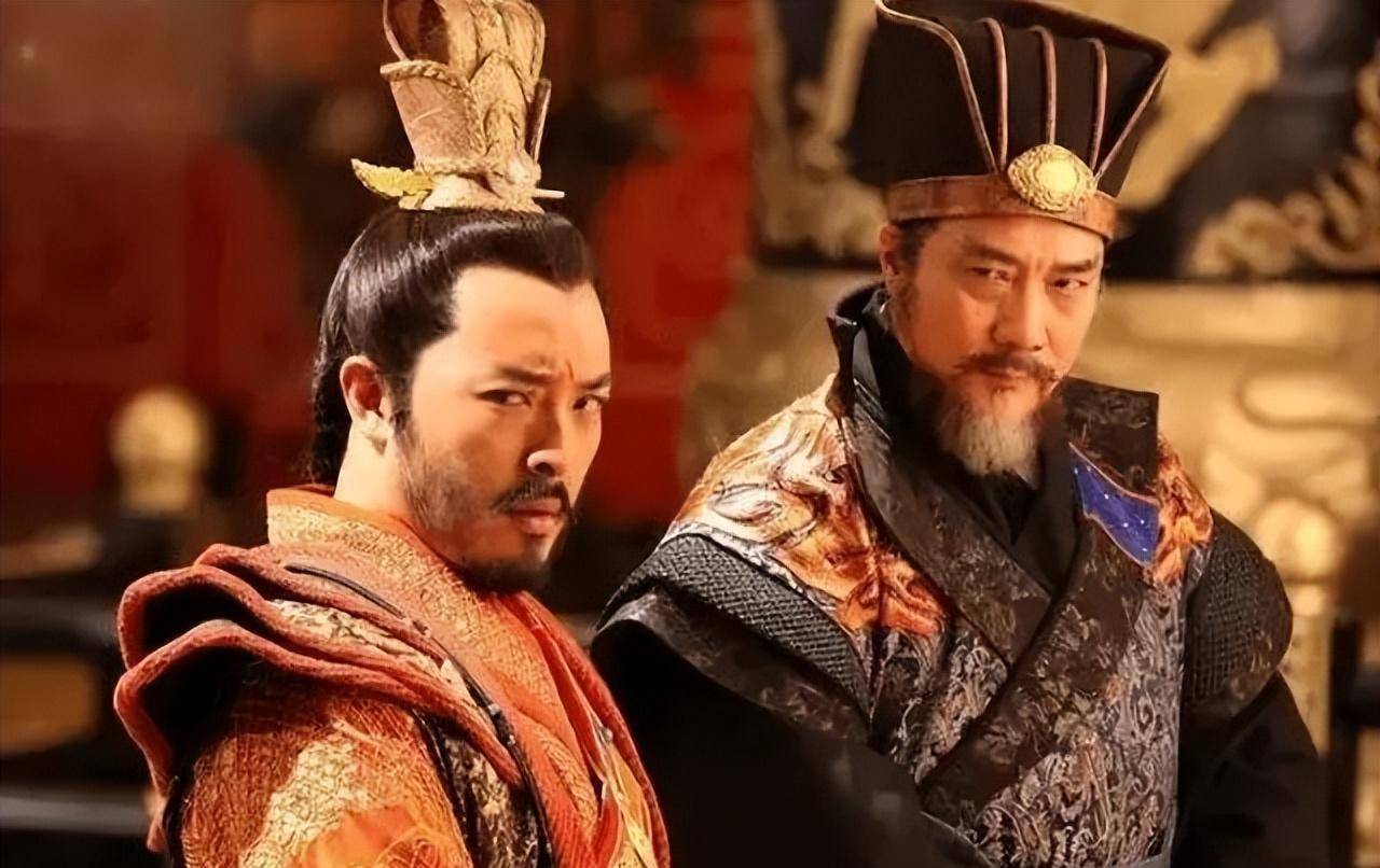 隋朝末期,民间四处爆发了起义,除了李渊,还有从扬州起兵造反的宇文化