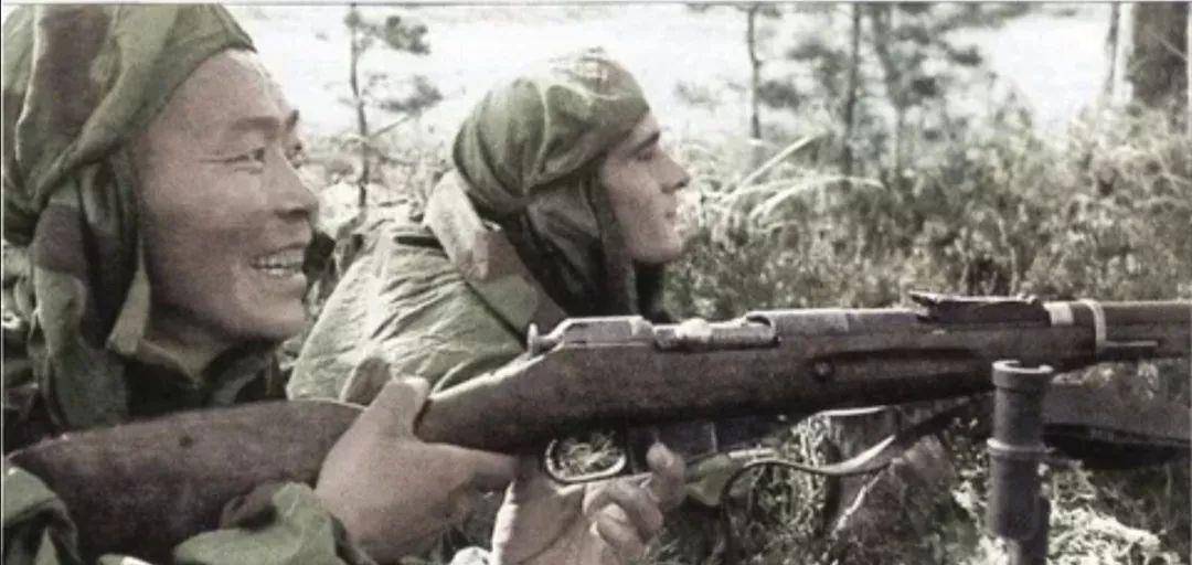 四旬黄皮肤大叔参军,却被战友轻视嘲笑,结果他狙杀367个敌人