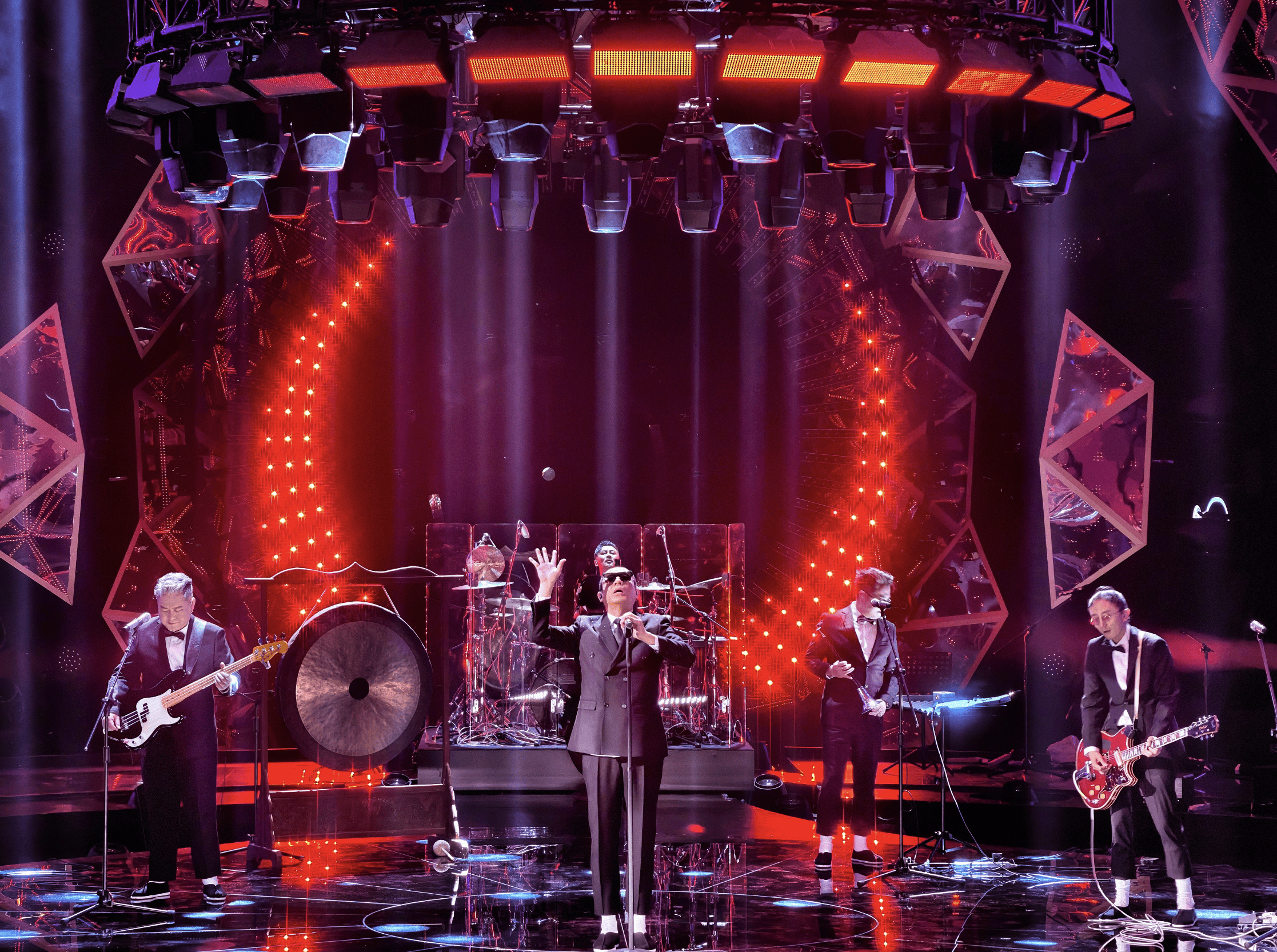 二手玫瑰火了!他们在《歌手2024》以这种方式守国门