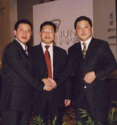 浙江首富38岁癌症去世,亿万家产留给17岁的儿子,财富大于健康?