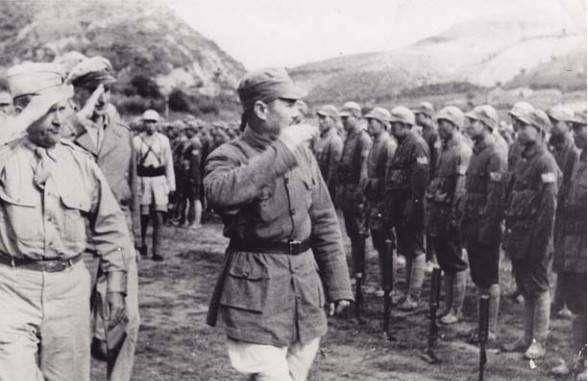 假将军顶替真将军去延安开会,还好保镖胆大心细,识破了此人身份