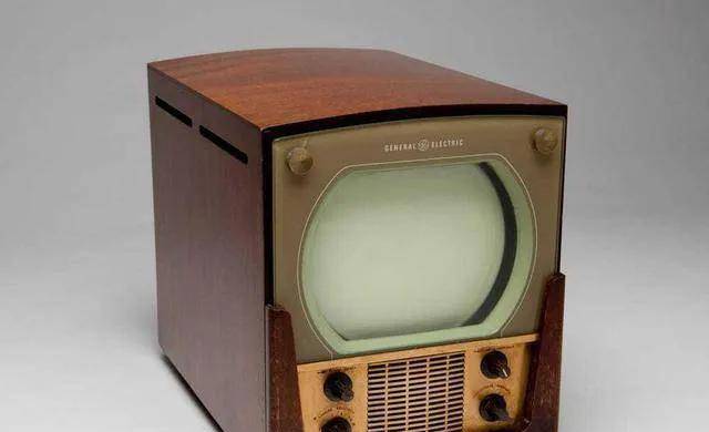 公司生产的m1601电视机最后这张照片就是最为经典的马可尼黑白电视机