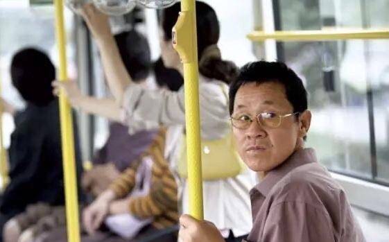 徐则明,中国第一聋哑警察,反扒高手,从警以来抓获小偷千余名