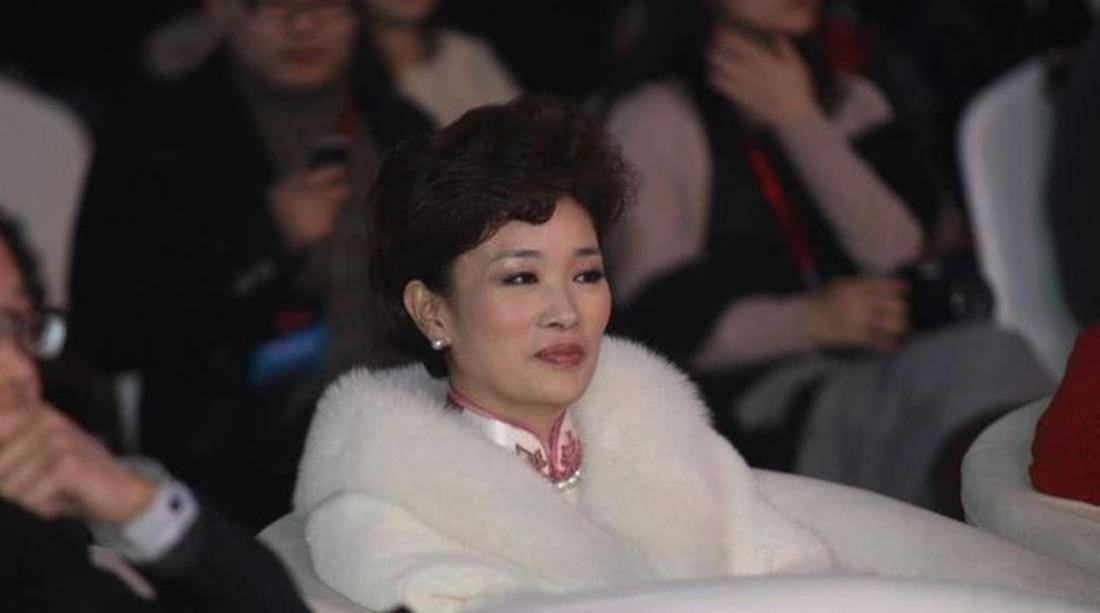 温州女富豪胡洁:前夫从司机到巨贪,二婚嫁周立波,送百万保时捷