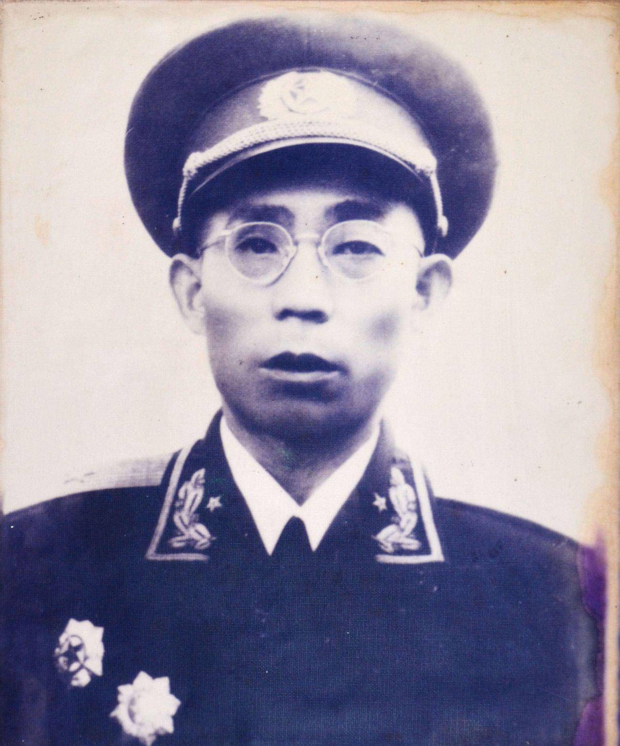 而李文清到了老家后,听说李学武上吊了,自己还唏嘘不已,因为他压根就