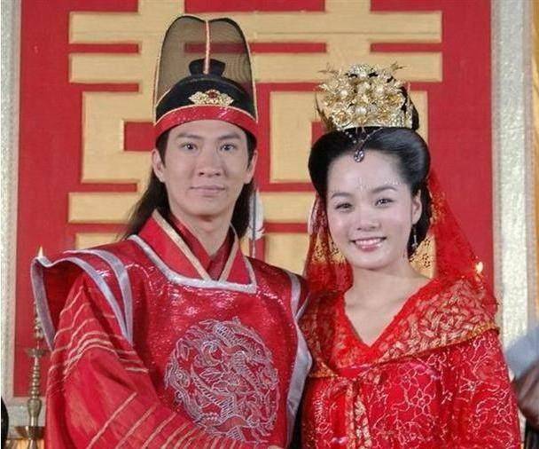 因为儿媳妇的地位比公婆高,比如,娶了皇帝的女儿,公主,是"君",公婆是"