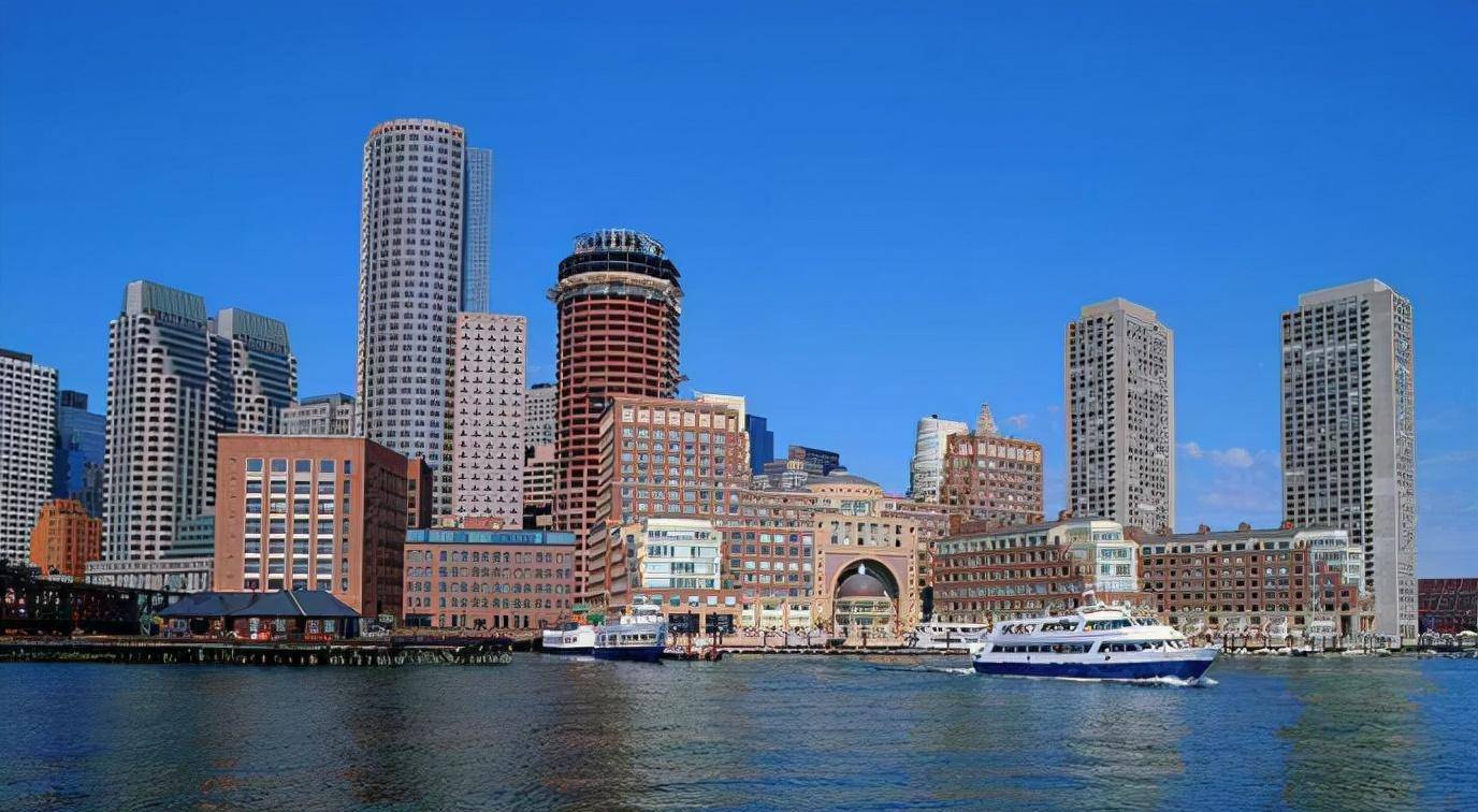 马恺文父母于70年代来到美国,此后定居在了美国马萨诸塞州.