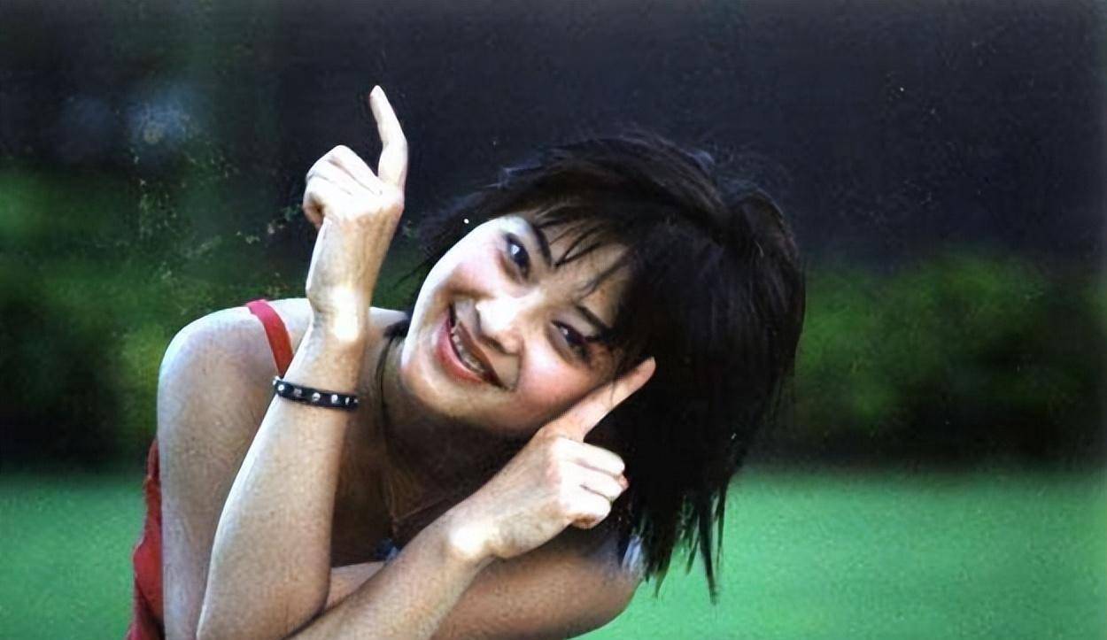 1994年春晚,朱时茂小品中充当"道具"的女孩,如今已经大红_梅婷_观众