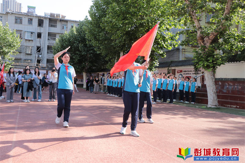 徐州市第十三中学举办离队入团仪式,青春仪式暨八年级地生中考动员