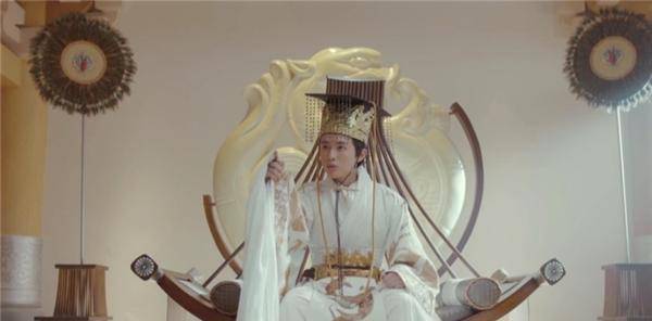 皇帝让亲姑姑侍寝,姑姑反对后却又顺从,还怂恿他杀掉自己丈夫