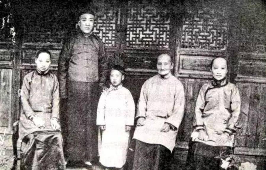 鲁迅遗孀朱安:将丈夫遗产送给周海婴,周海婴却不认朱安这个母亲