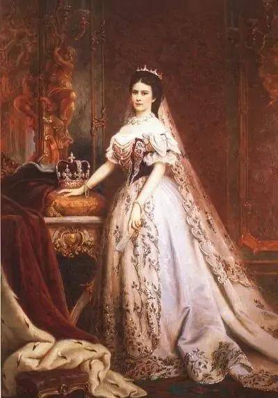 茜茜公主:婚姻不幸,婆婆苛待,女儿早夭,儿子殉情,61岁被刺杀