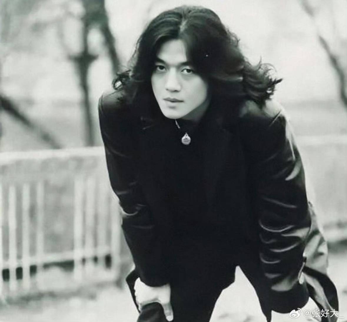 李亚鹏年轻的时候还是有几分姿色的,特别是出演古装电视剧的时候,更是