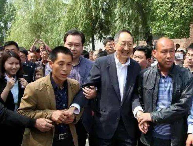 崔琦12岁走出河南农村,到美国后获诺贝尔奖,晚年:后悔离开家乡