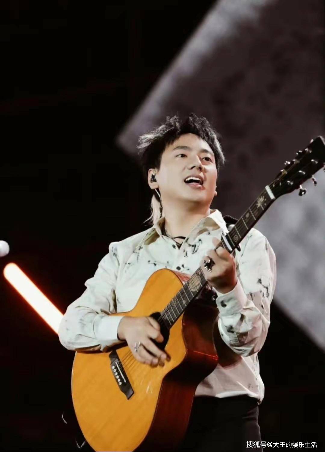 内娱还在玩感情!本土作战被欧美歌手玛雅吊打,吓得那英腿软捂脸