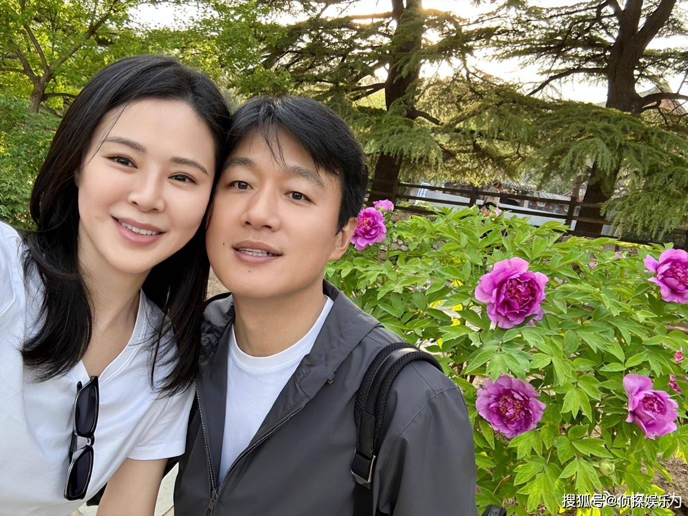 佟大为老婆晒与女儿合照,小美女像爸又像妈,身高超一米七好漂亮