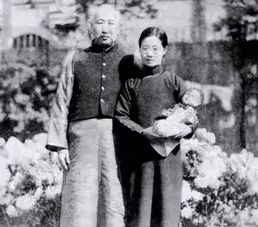 黎元洪二妻:丧夫后与小10岁小伙同居,被继女状告,晚年出家为尼