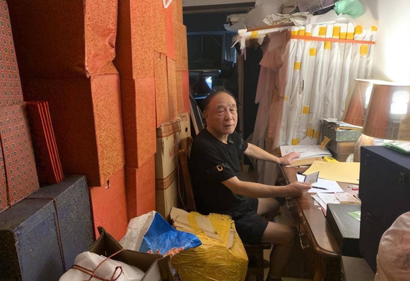 四川亿万富翁:41岁摆地摊,46岁娶23岁娇妻,80岁离婚财产对半分