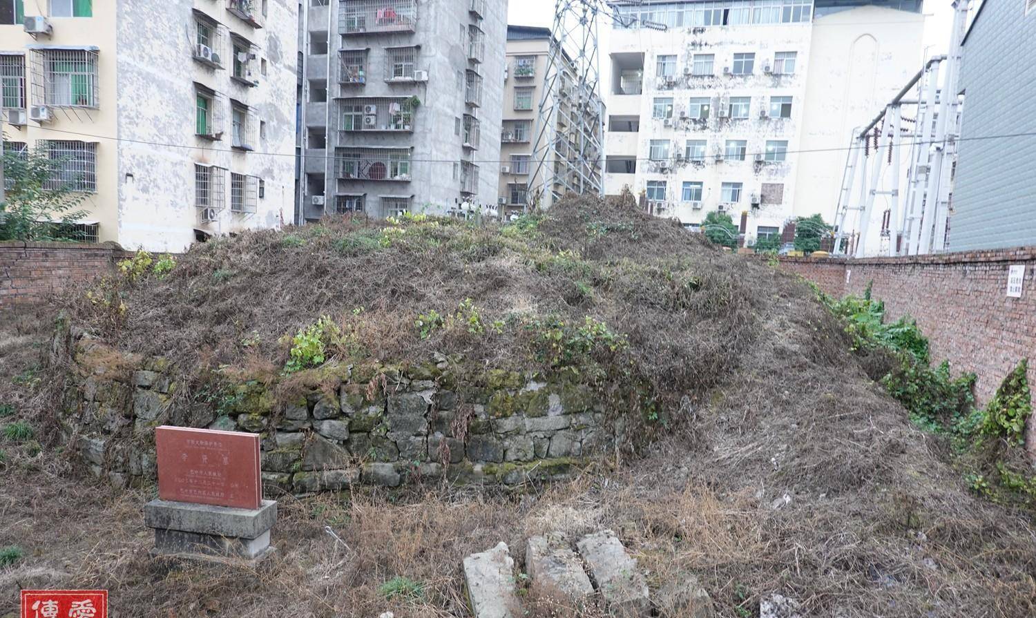 武则天次子李贤在巴中的墓园