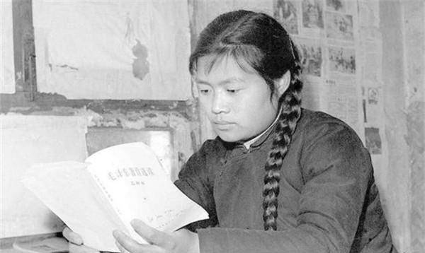 头脑灵活的焦守云,小的时候并不能理解父亲焦裕禄的一些行为.