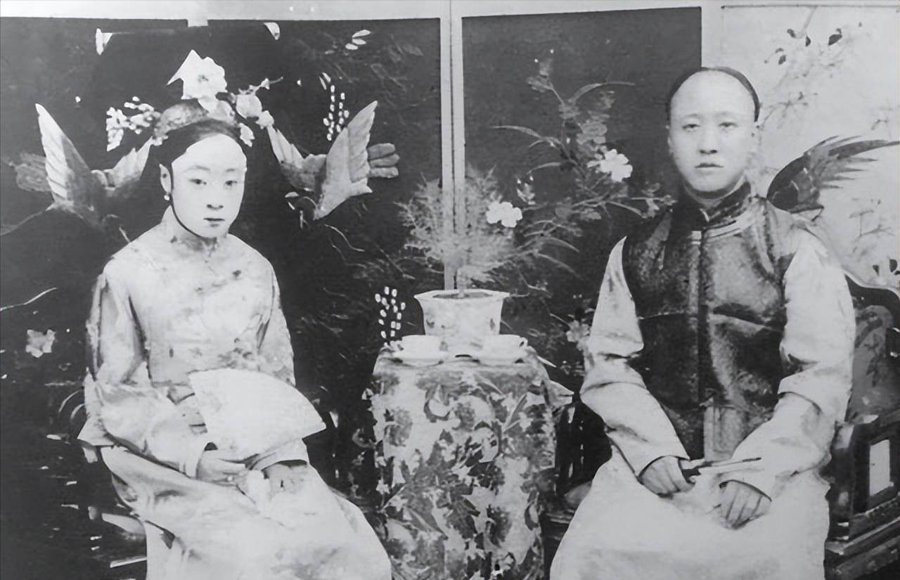 1902年1月,慈禧亲自给载沣指婚,把自己的义女,心腹大臣荣禄的女儿指给