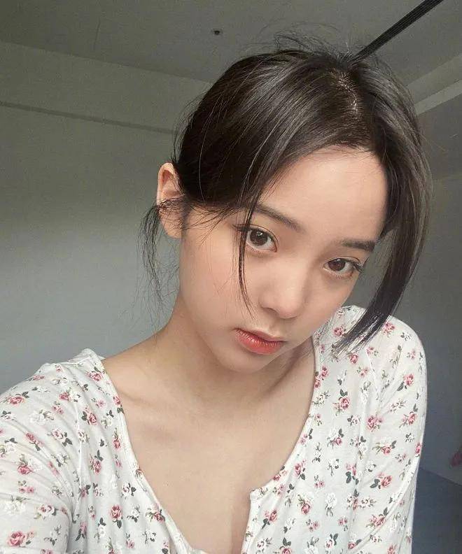 盘点12位女明星,田静很清纯,迪丽热巴底子好,娜娜很惊讶