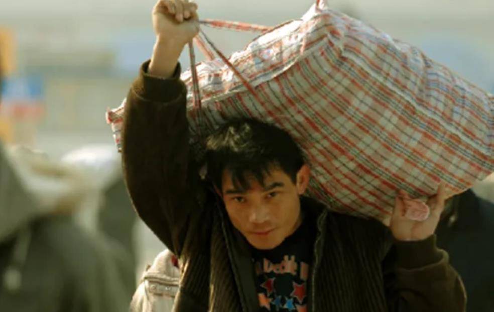 1992年湖北夫妇悲愤自杀,23年后女儿强行开棺,实情令人心酸落泪