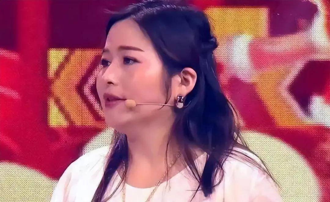 美女带地摊货鉴宝,专家估价后全场惊讶,并直言:你的胆子太大了